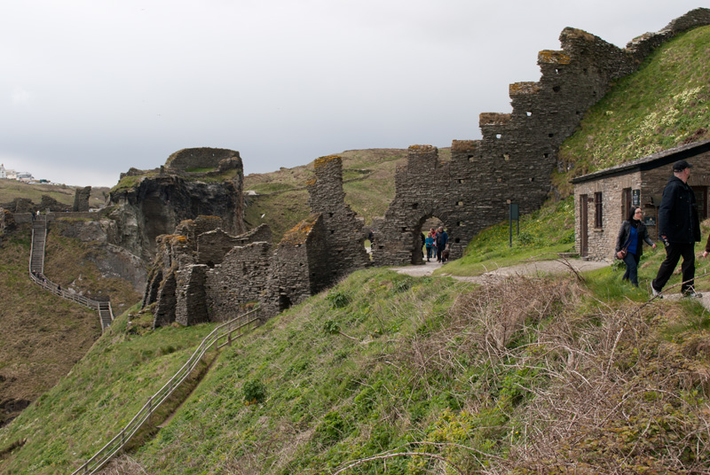 Una pequeña cordillera con ruinas de unos pocos miles de metros cuadrados de extensión es lo que queda del castillo